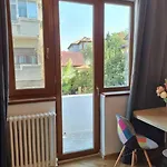 Cozy Near Center *