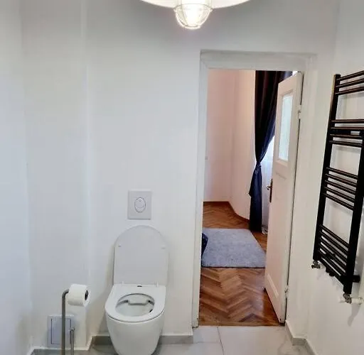 Cozy Near Center 아파트