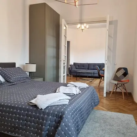 Apartment Cozy Near Center Bucharest