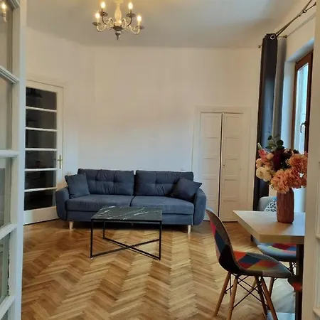 Cozy Near Center